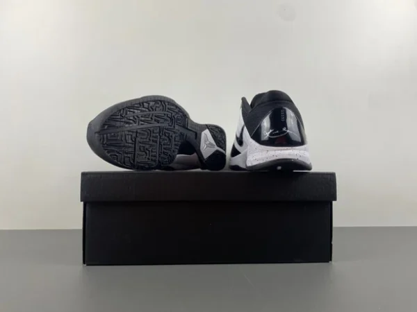 Kobe 5 'Panda' (Exclusive) - Image 15