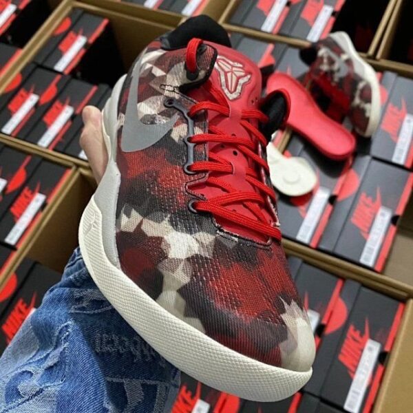 Kobe 8 "Milk snake"
