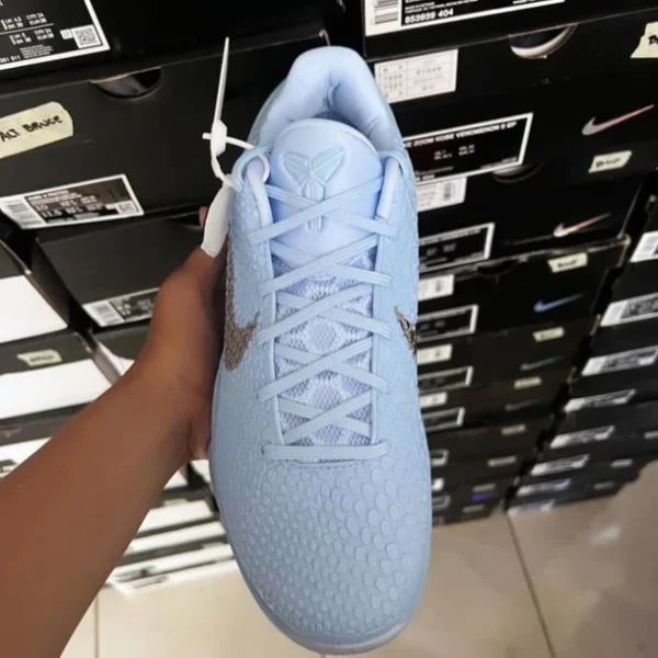 Kobe 6 Protro Ice Grinch - Image 4