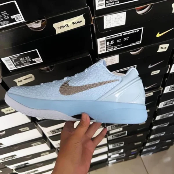 Kobe 6 Protro Ice Grinch - Image 6
